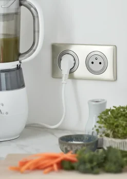 2 prises 2 P+T pré-câblées Céliane titane^Legrand New