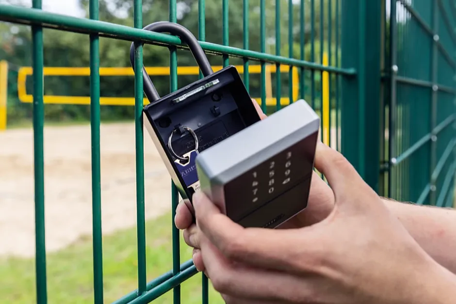 Boîte a clés intelligente - - 797 Smart-BT KeyGarage B - Ouverture par smartphone - Stockage 20 clés - IP54^Abus Discount