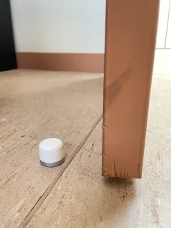 Butoir mural MADE IN FRANCE alu anodisé & bouchon amortisseur en élastomère (caoutchouc) blanc. Diamètre 30mm et longueur 25mm.-Civic Industrie Online