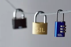 Cadenas à combinaison en aluminium coloris bleu l.21 mm anse en acier-Smith & Locke