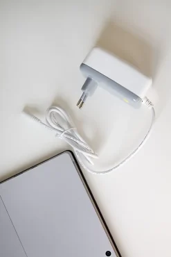 Chargeur universel Watt&Co 2000mA 16 connecteurs + USB-Watt & Co Online