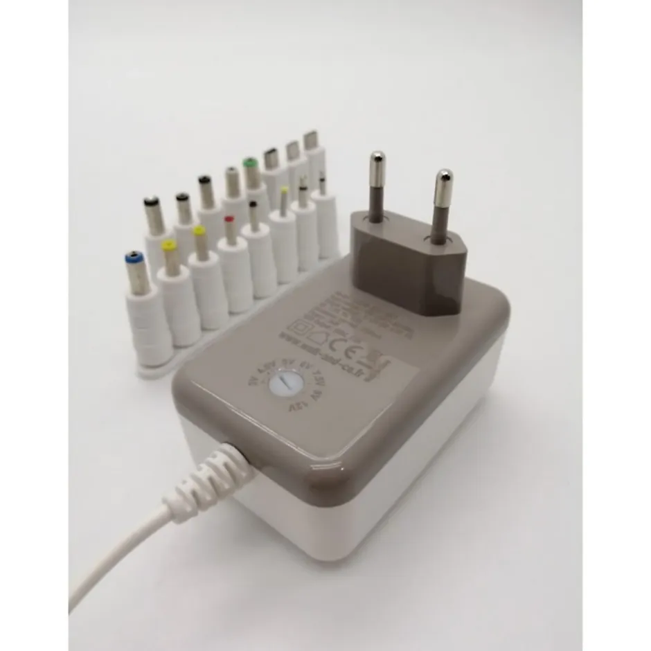 Chargeur universel Watt&Co 2000mA 16 connecteurs + USB-Watt & Co Online