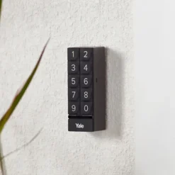 Clavier à code connecté noir compatible serrure connectée^Yale Best