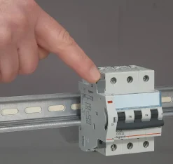 Contact auxiliaire inverseur 6 A - 250 V~-Legrand