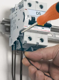 Contact auxiliaire inverseur 6 A - 250 V~-Legrand