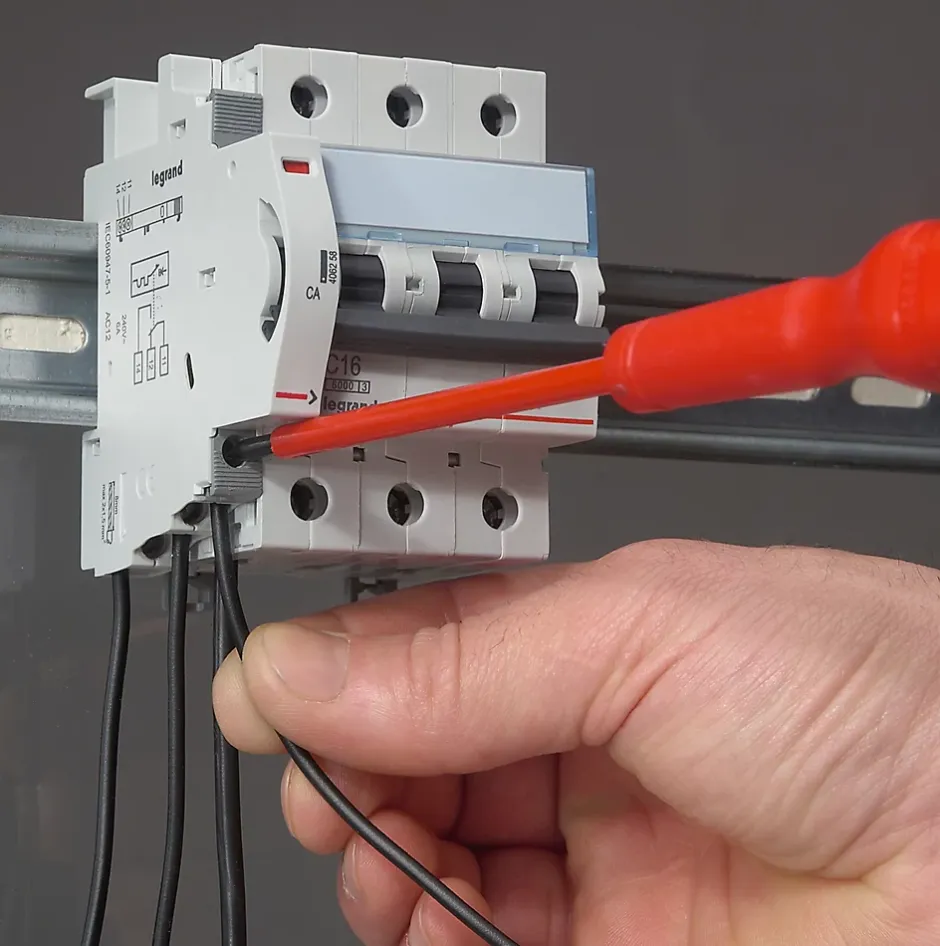 Contact auxiliaire inverseur 6 A - 250 V~-Legrand