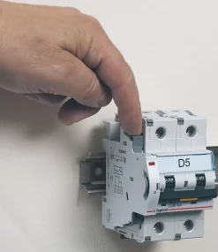 Contact auxiliaire inverseur 6 A - 250 V~-Legrand