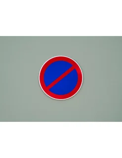 Disque de signalisation Stationnement interdit, polystyrène rigide adhésif, diamètre 180mm --Thirard Clearance