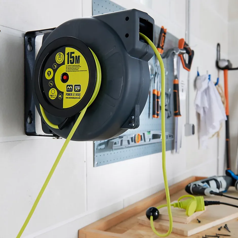 Enrouleur automatique de câble mural H05VVF 3G 1,5mm² 15m-Diall Online