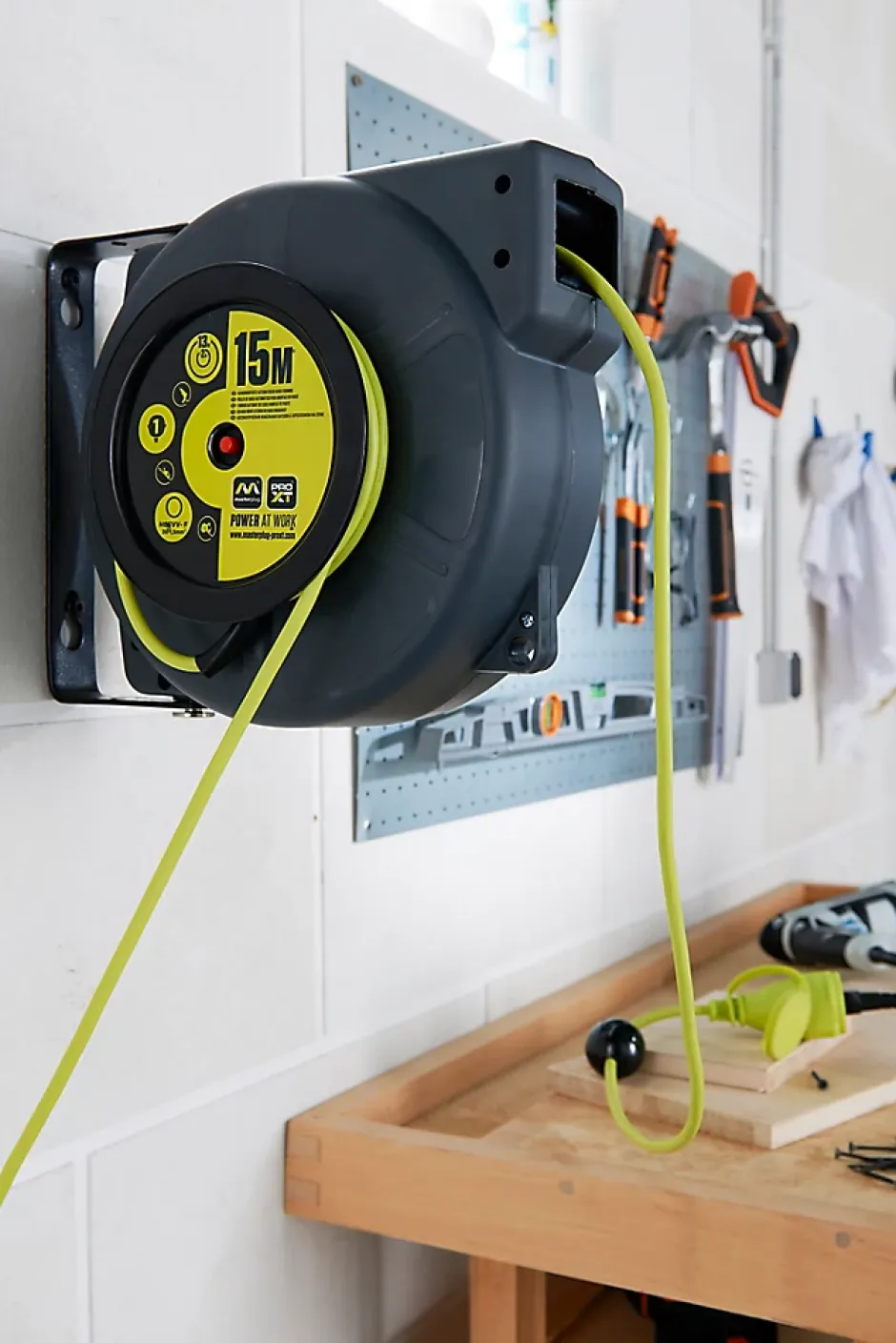 Enrouleur automatique de câble mural H05VVF 3G 1,5mm² 15m-Diall Online