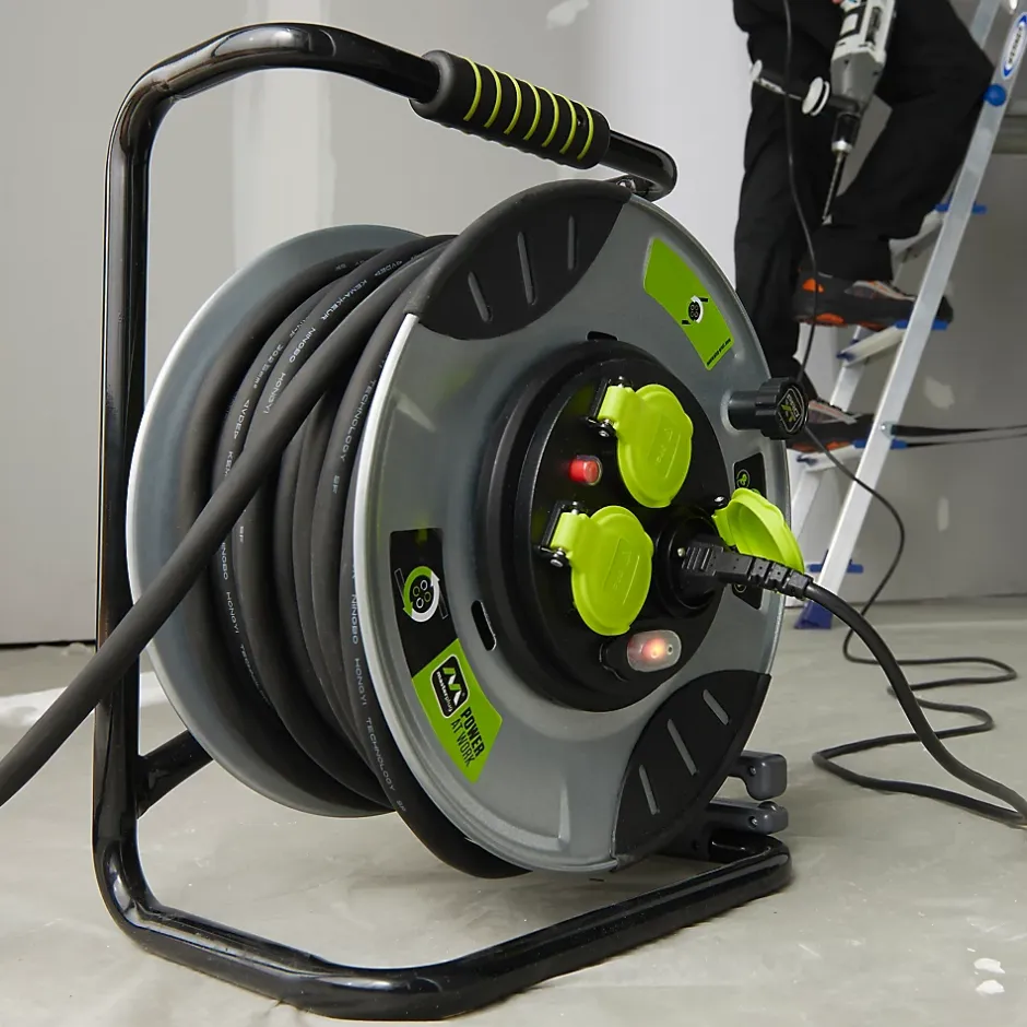 Enrouleur de chantier Diall H07RNF 3G1 5mm² 40m^Masterplug Hot