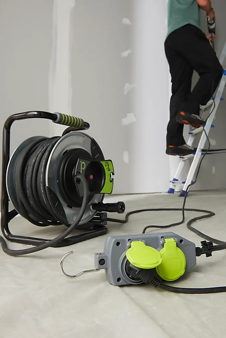 Enrouleur de chantier Diall 27/3M H07RNF 3G1 5mm²^Masterplug Discount