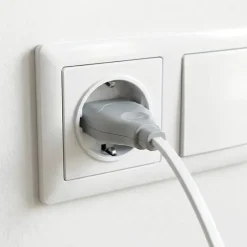 Fiche électrique mâle 6A métal^Diall