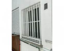 Grille de défense réglable pour fenêtre (largeur et hauteur) de 55x95 cm à 100x165 cm blanche^Adaptta Cerrajería Adaptable Sale