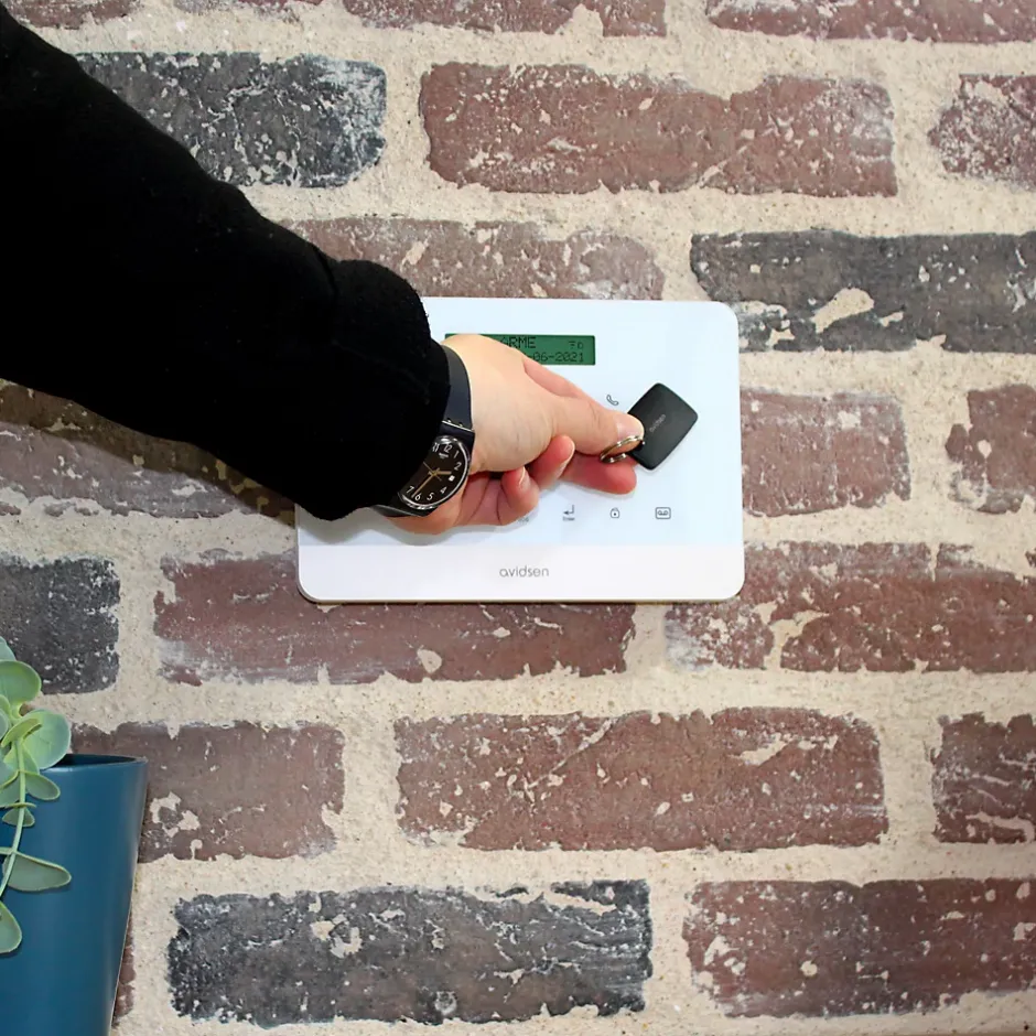 Kit alarme sans fil connectée HomeSecure pour votre maison T4/T5-Avidsen Outlet