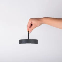 Lampe de table LED rechargeable magnétique 'ELLA' pour l'extérieur et l'intérieur, en métal et plastique noir, hauteur 35 cm^Näve New