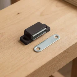 Loqueteau marron 4 kg entraxe 34 mm vendu par 2-Diall