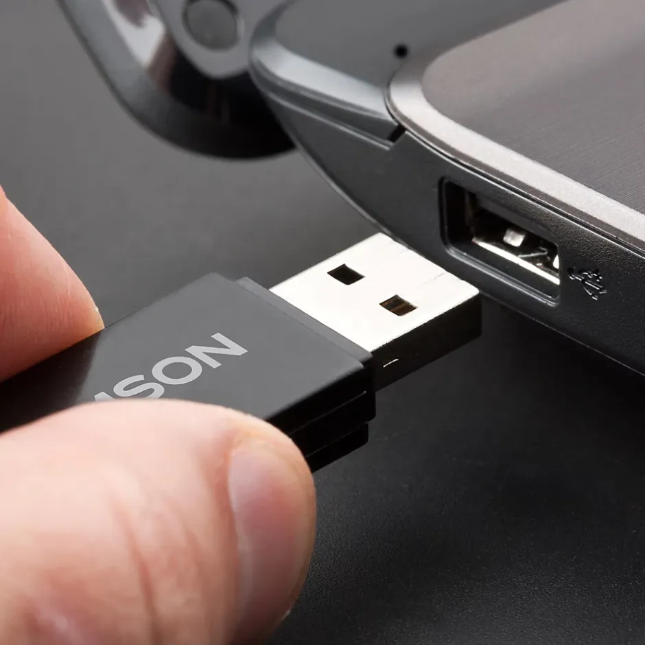 Lot de 4 Piles AA - LR06 Li-ion 1,5V rechargeables par USB-C avec câble multi USB - 520300-Thomson