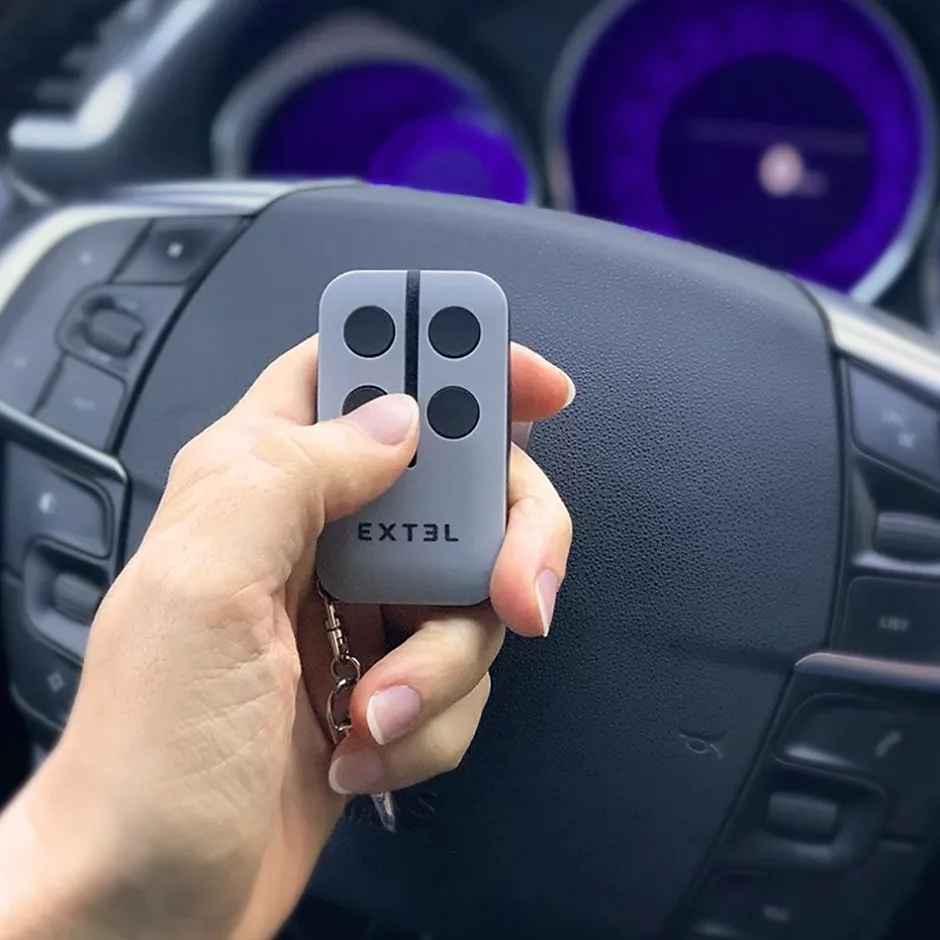 Lot de 2 télécommandes Umii-Extel New