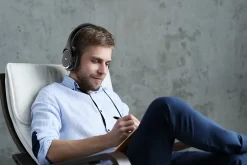 - Casque TV analogique et numérique HP600 Pro - sans fil avec station d'accueil - Noir - Autonomie 8h - Portée 100m^Meliconi New