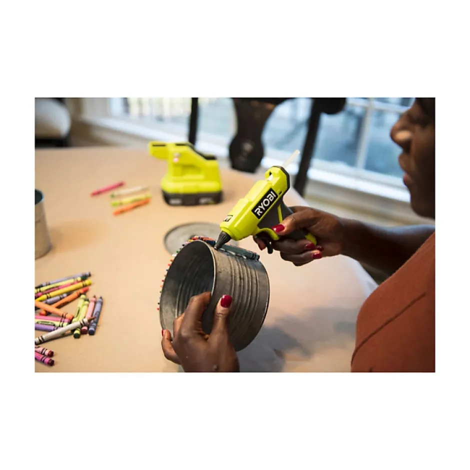 Pack Pistolet à colle 18V One+ RGLM18-0 - 1 Batterie 2.5Ah - 1 Chargeur rapide RC18120-125^Ryobi Clearance