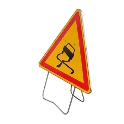 Panneau de signalisation AK4 temporaire - chaussée glissante^Nadia Signalisation Discount
