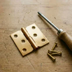 Paumelle laitonnée 40 x 50 mm gauche vendue par 2^QCL Discount