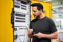 Pince multimètre True RMS GMC 600-15 Professional , 600 A, 600 V, IP54^Bosch Best