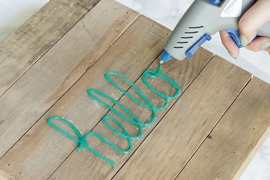 Pistolet à colle chaude 930 + 18 bâtons-Dremel