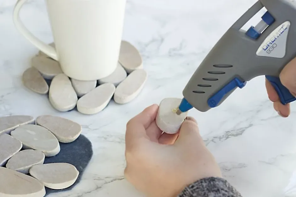 Pistolet à colle chaude 930 + 18 bâtons-Dremel