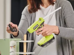 Pistolet à colle RGLU18 ( sans batterie)^Ryobi Hot