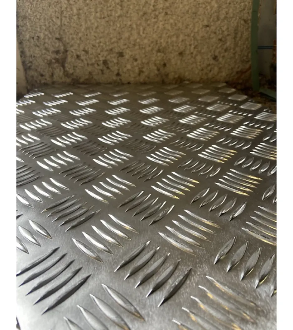 Plaque Aluminium Strié, ép. 2/3mm, Hauteur 25cm x Largeur 140cm^Alucouleur Discount