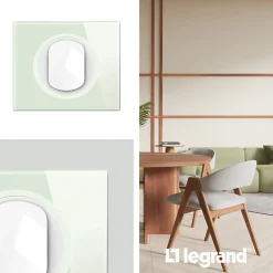 Plaque de finition 1 poste Céliane CP2001 coloris verre opale blanc l.101 x P.11 x H.84 mm^Legrand