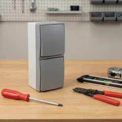 Prise 2 pôle+terre et va-et-vient vertical Mastic^Diall New