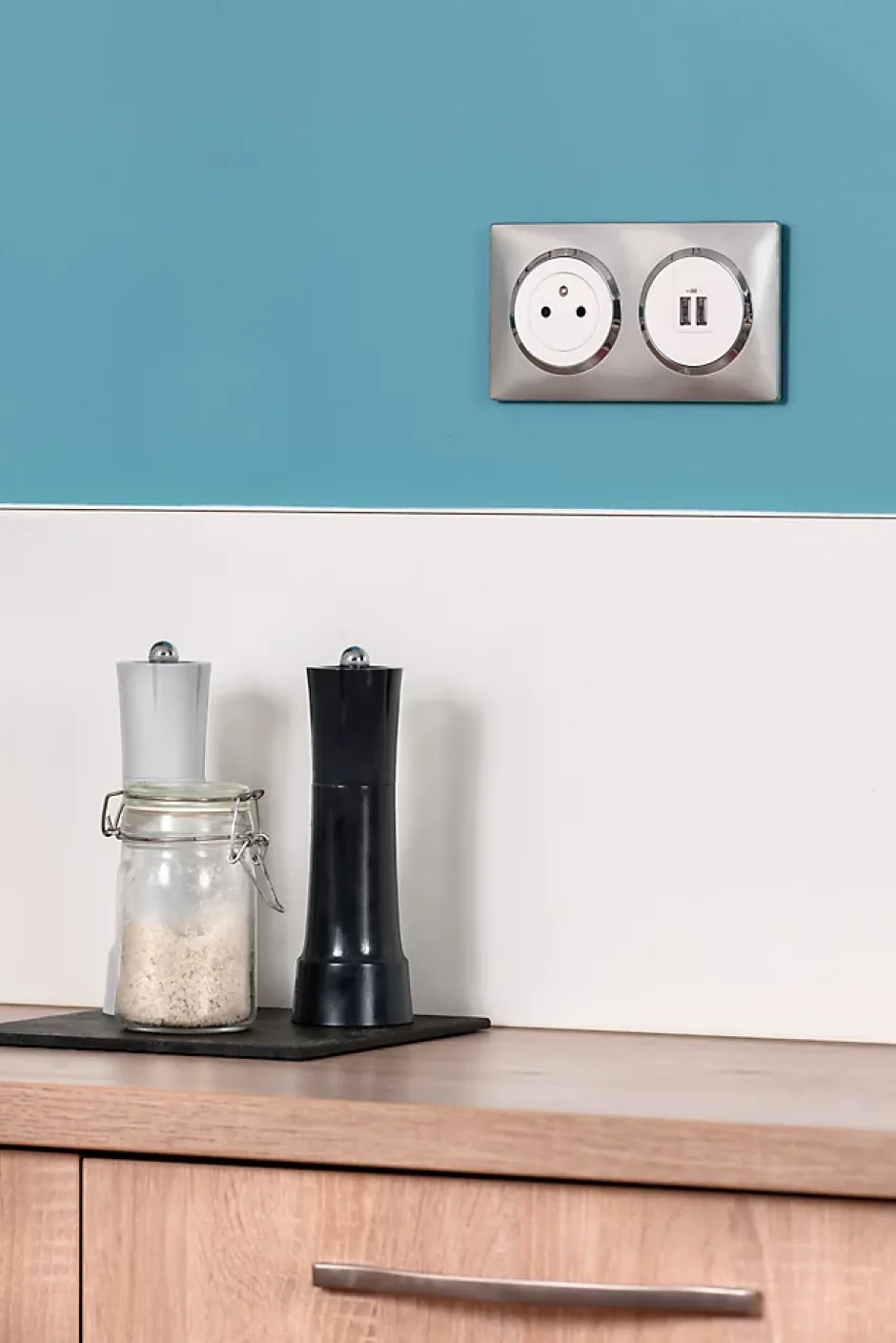 Prise avec terre affleurante Dooxie blanc carrée-Legrand Discount