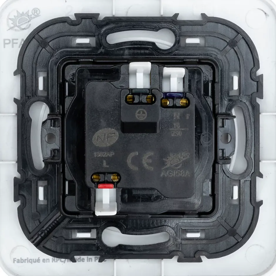 Prise avec terre affleurante en saillie Espen blanc composable-Jacobsen Best