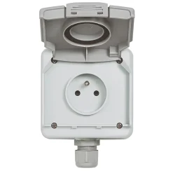 Prise de courant étanche + disjoncteur Green'up pour véhicule électrique-Legrand Best