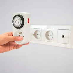 Programmateur journalier 24 heures à segments^Velamp Outlet