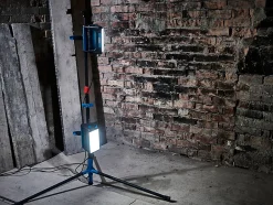 Projecteur de chantier double sur pied à LED filaire Lewo 1600 lumens (20W)^Erbauer Hot