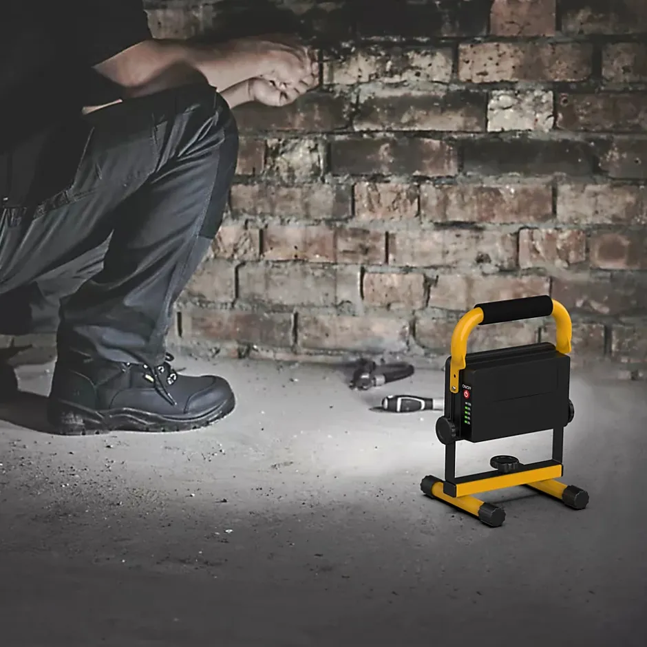 Projecteur de chantier portable à LED rechargeable 20 W- Clearance