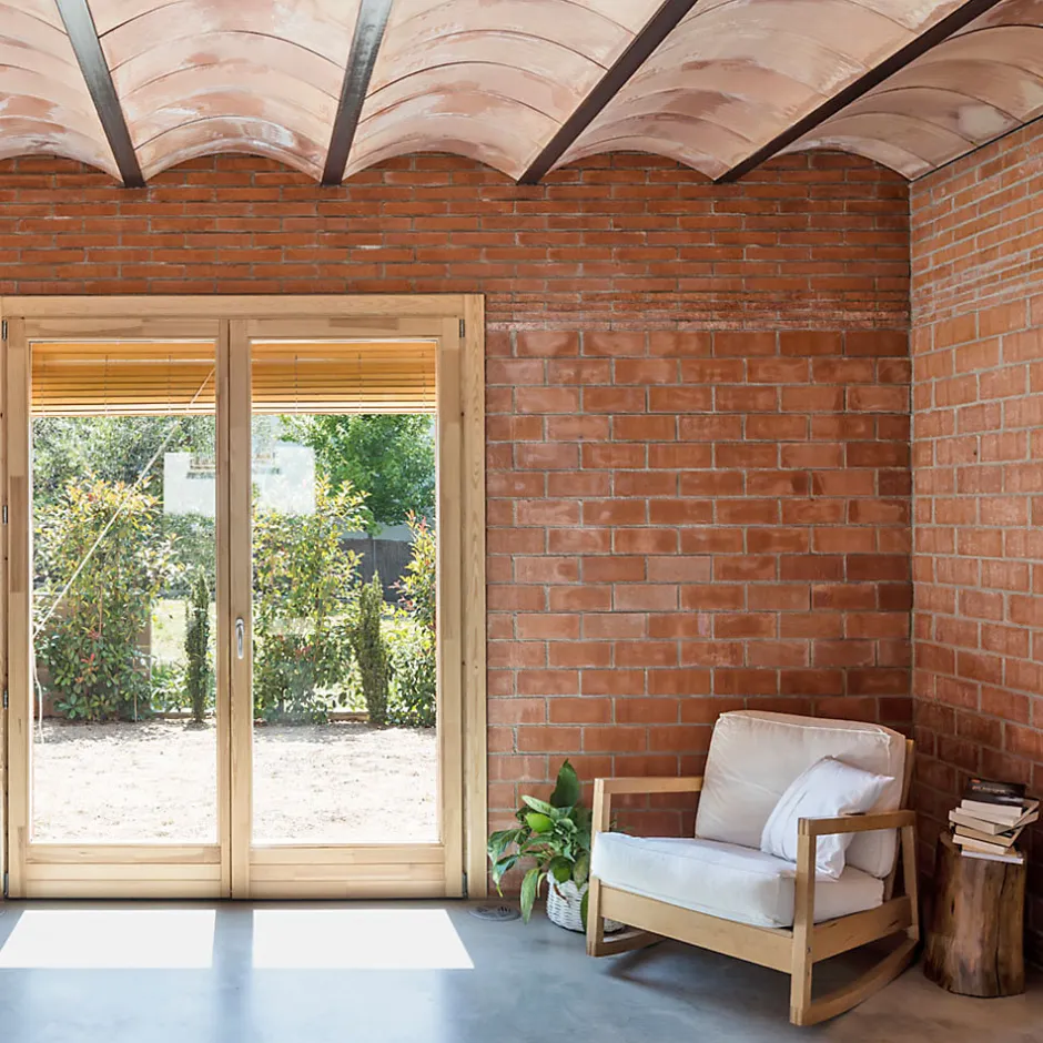 Silcox 40 Consolidant Anti-Poussière (10L). Compacte les murs intérieurs, les empêchant de libérer de la poussière et des graviers-Idroless Hot