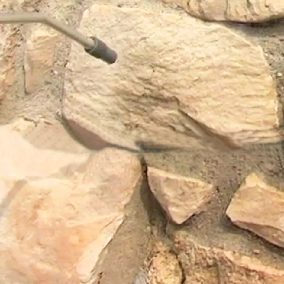 Silcox 40 Consolidant Anti-Poussière (10L). Compacte les murs intérieurs, les empêchant de libérer de la poussière et des graviers-Idroless Hot