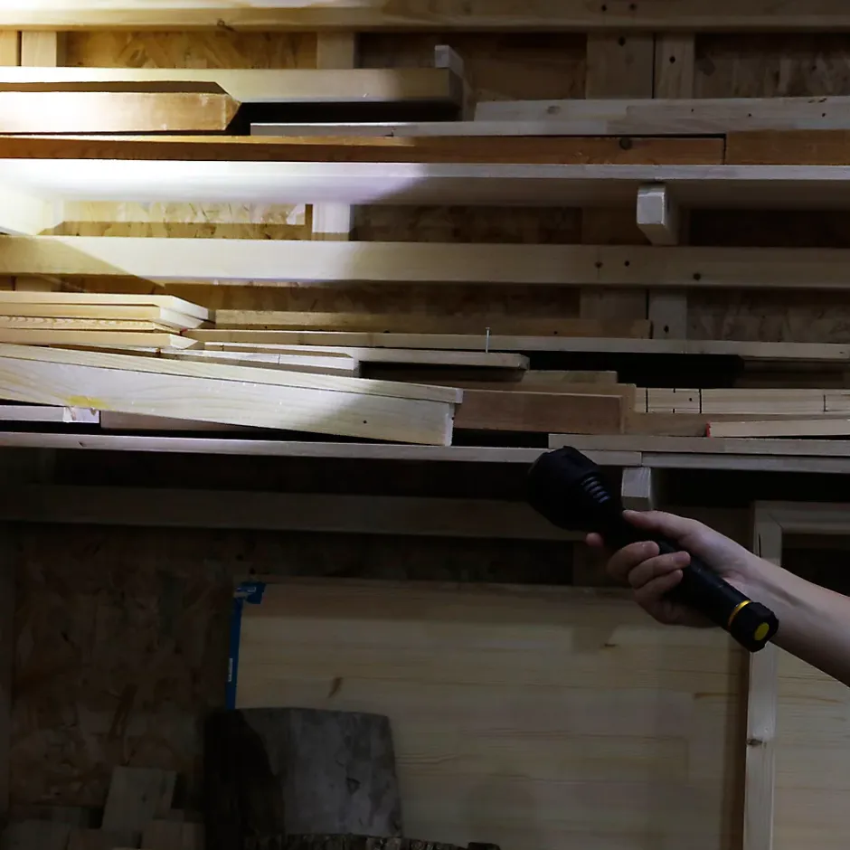 Torche indestructible 600 lumens^Stanley Sale